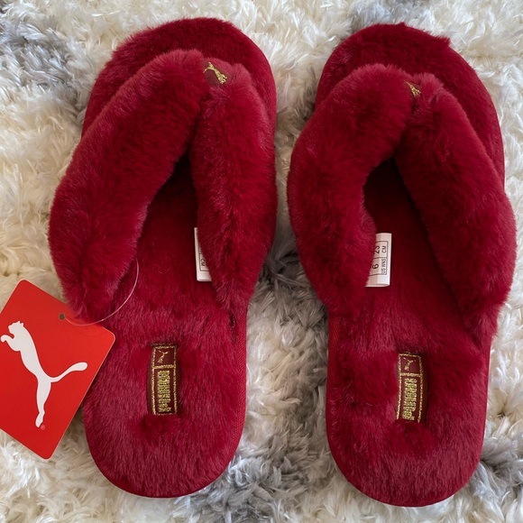 Puma Shoes - 🌺 PUMA Fluff Flip Women's Shoes 🌺